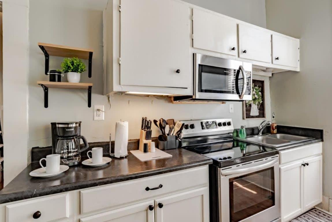 Mins From Downtown & Dining, Dauphin Darling 2 Leilighet Mobile Eksteriør bilde